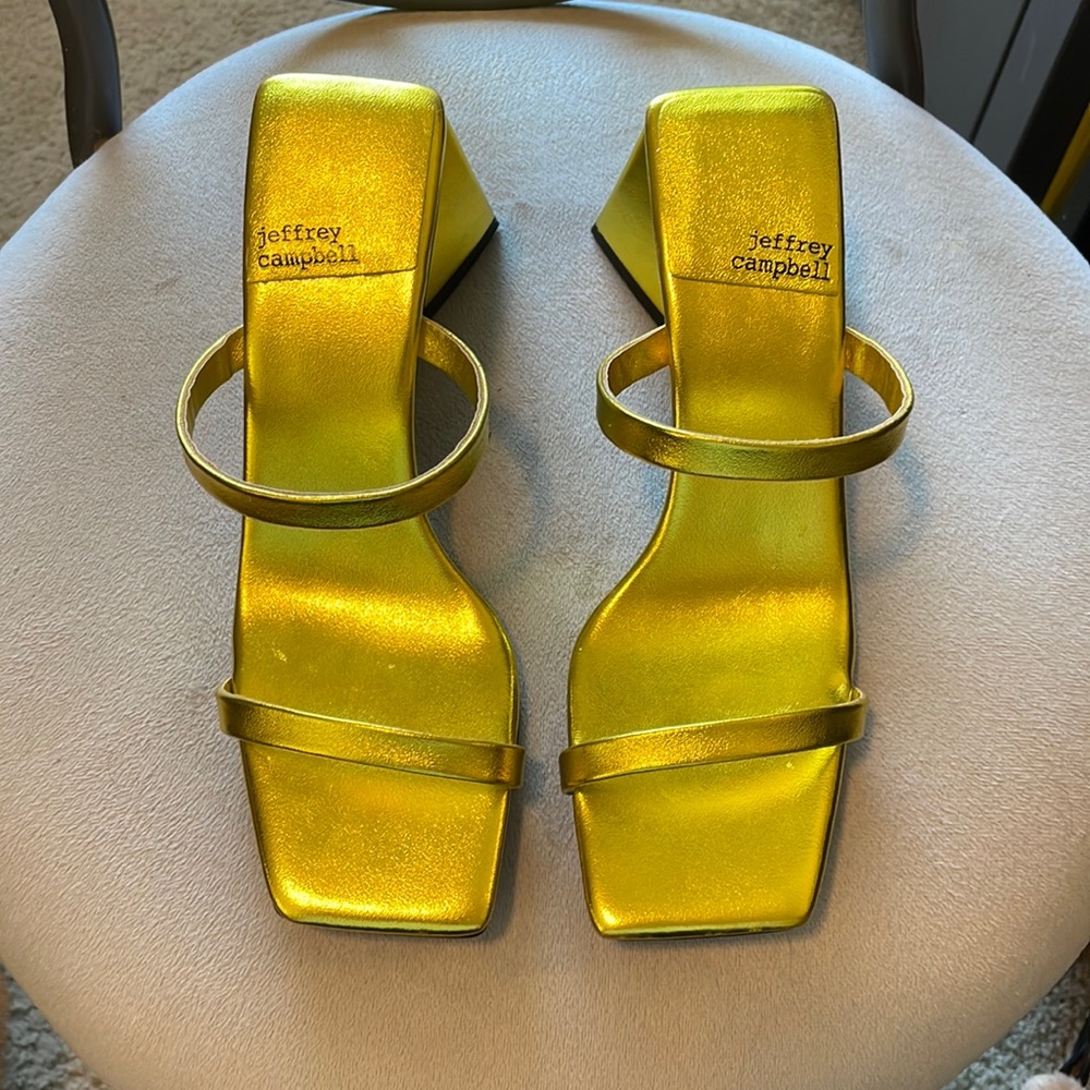 SZ 6 Jeffrey Campbell Tendresse Mule in Metallic Yellow Gold